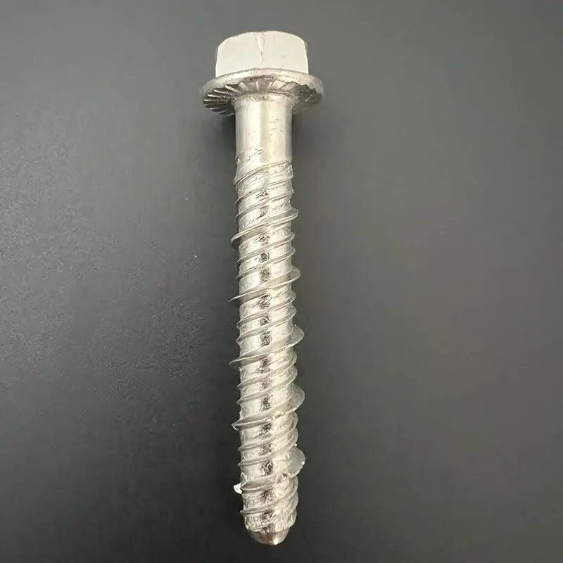O que torna um parafuso de ancoragem de concreto com flange hexagonal confiável para construção pesada?